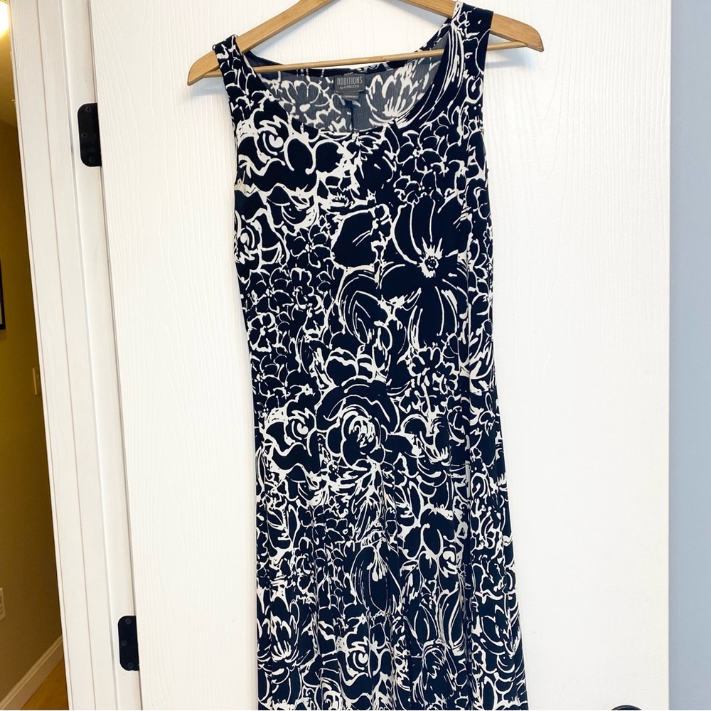 Black and White Sleeveless Women’s Dress Size 0 from Chicos